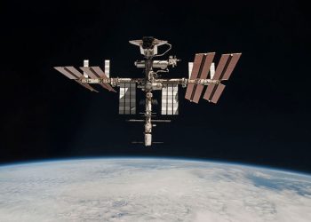美國太空軍5年內要求給衛星機動化，太空中加燃料；印度太空船拍攝到阿波羅11號登月器的清晰照片，戳穿登月造假傳聞