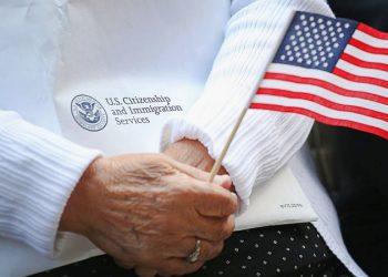 入籍美國考試變更難怎麼辦?如何加快移民申請進度?