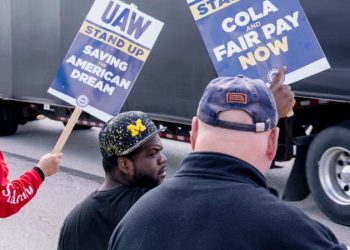 專題：UAW 開始罷工。工會主席和國會議員公然在全國電視上誤導民眾，攻擊特斯拉；歐洲學生們手工打造電動車破世界加速和續航力記錄。