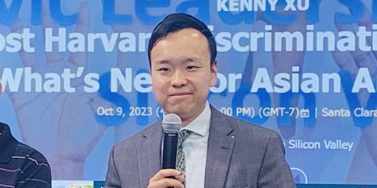 《覺醒學校》(School of Woke)作者Kenny Xu在矽谷舉行新書簽售會。(子涵/希望之聲)