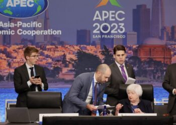 APEC開幕之際政要們抵達舊金山