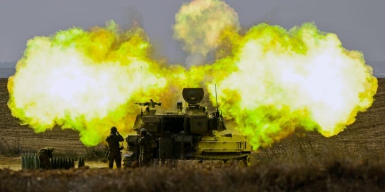 以巴衝突中，以色列軍隊的砲擊部隊。（Getty Images）