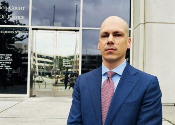 谷歌工程師殺妻案首度開庭 華人現場聚集