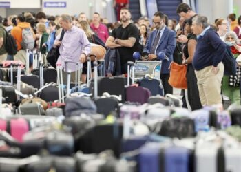 美國航空提高行李費 短途航班受影響