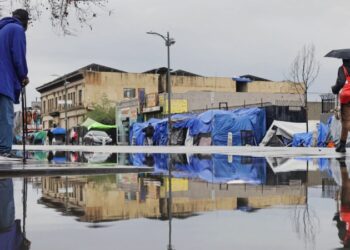州政府幫助奧克蘭清理無家可歸者營地