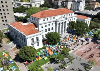 全美高校反猶親巴勒斯坦抗議活動持續