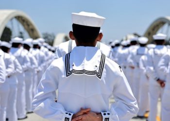 Memorial Day長週末：賽車，採摘桑椹、櫻桃；盜賊為偷竊轉化器公然槍殺演員車主
