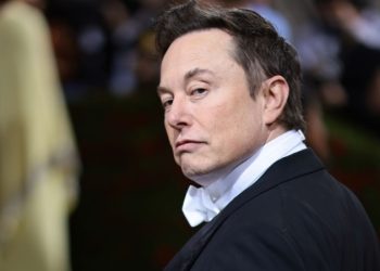紐森簽署新法後，馬斯克稱SpaceX和X總部將搬離加州