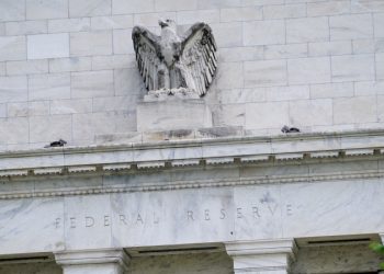 美股 Fed官員稱利率需要大幅下降