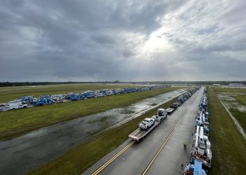 颶風米爾頓後，PG&E 工作人員在佛羅裡達州中部進行修復工作