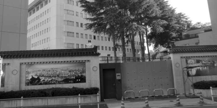 中共駐日本大使館。(維基百科)