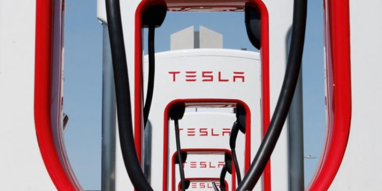 特斯拉充電站。（REUTERS）