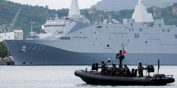 2025年7月14日，台灣高雄，M109特種作戰突擊艇在年度漢光軍事演習中執行警戒任務。（REUTERS）