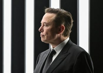 馬斯克控蘋果壟斷