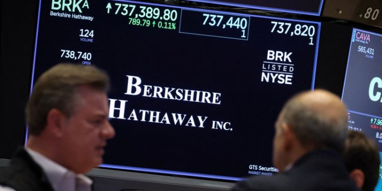 Berkshire Hathaway股價即時看板。(REUTERS)