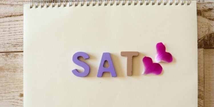 SAT字樣模型。（Photo AC）