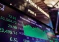 道指史上首破 52000 點、Alphabet 入道指首日飆近 5%——但伊朗盤後打臉、不談判，油價又抬，美銀警告夏天恐回調 7%