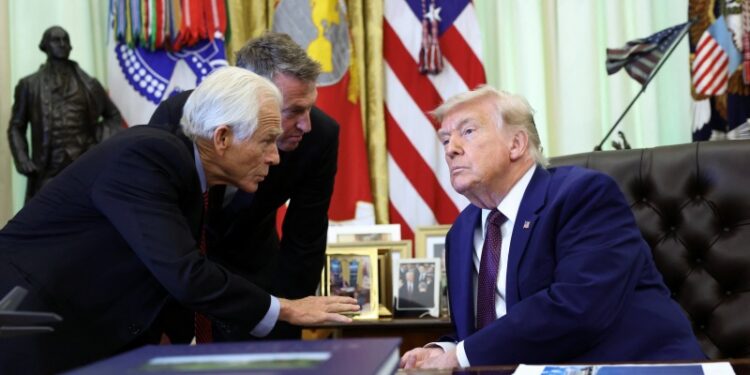 美國總統川普（右）。（REUTERS）
