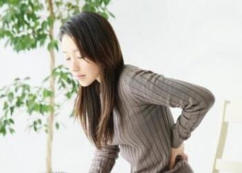 別讓錯誤姿勢“坐”壞你的脊椎——中醫談現代人的脊椎保養